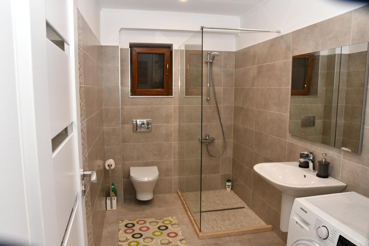 דירות קריובה Toporasi Apartament מראה חיצוני תמונה