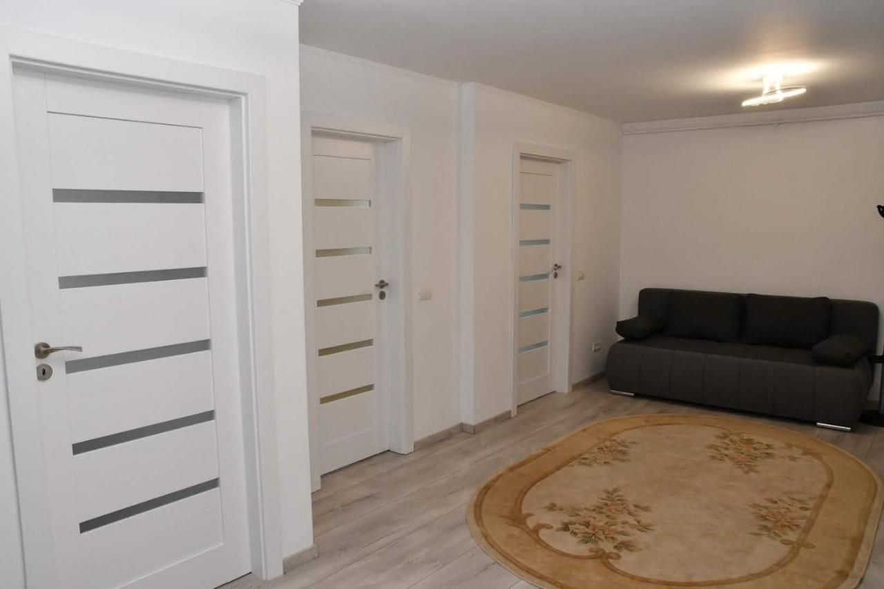 דירות קריובה Toporasi Apartament מראה חיצוני תמונה